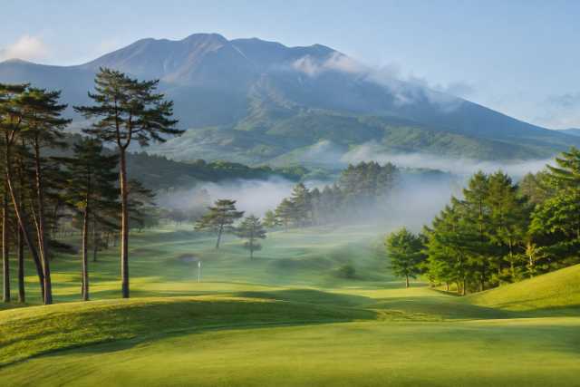 misty-volcano-golf